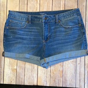 TIME AND TRU DENIM SHORTS SIZE 12